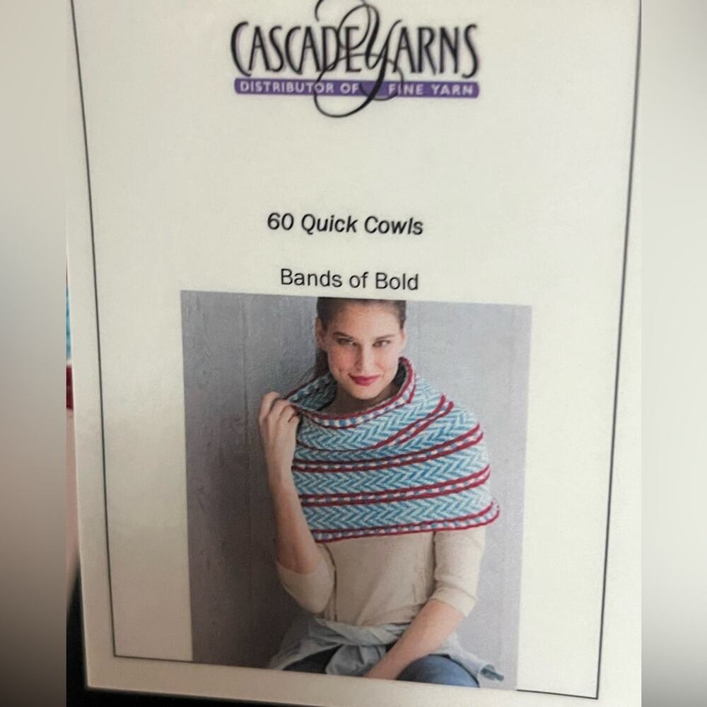 CASCADE YARNS 6 QUICK COWLS BANDS OF BOLD COLOURFUL SHAWLS‎
